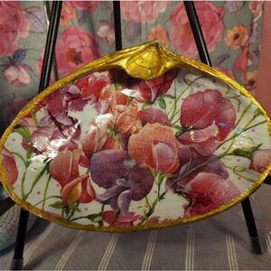 DECOUPAGE CLAM SHELL DECOUPAGE PINK FLOWERS ON A CLAM SHELL TRINKET DISH